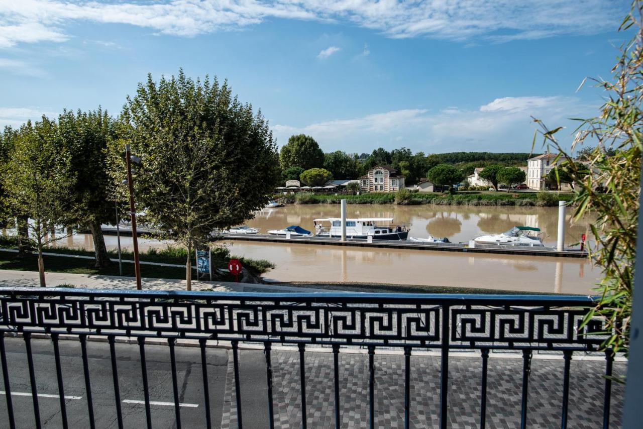 Logis Hotel De La Tour 利布尔讷 外观 照片