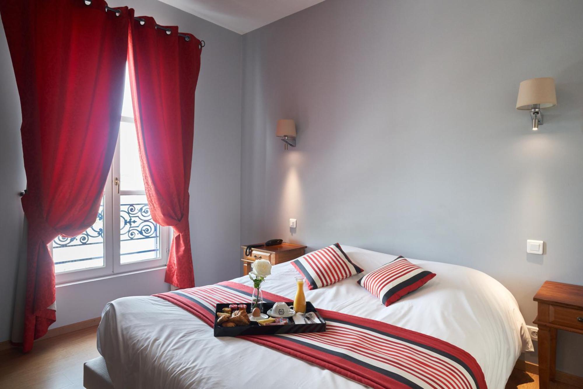 Logis Hotel De La Tour 利布尔讷 外观 照片