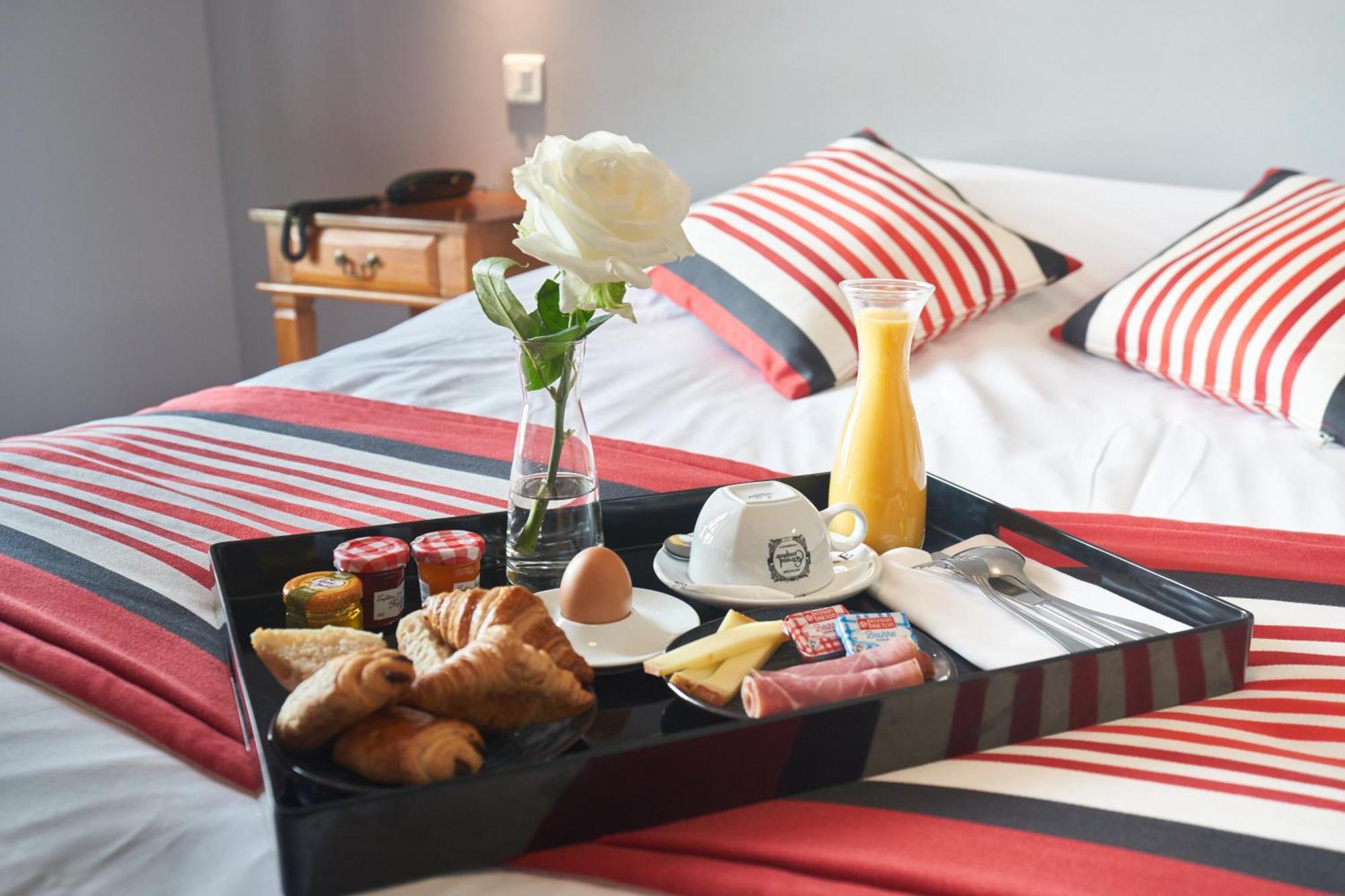 Logis Hotel De La Tour 利布尔讷 外观 照片