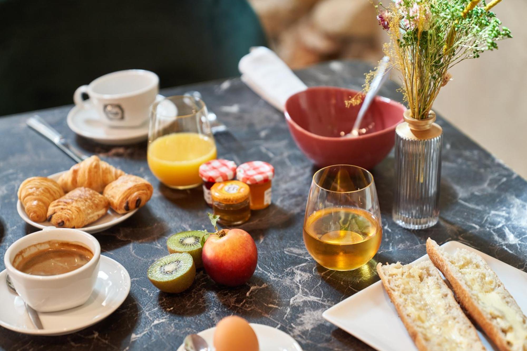 Logis Hotel De La Tour 利布尔讷 外观 照片