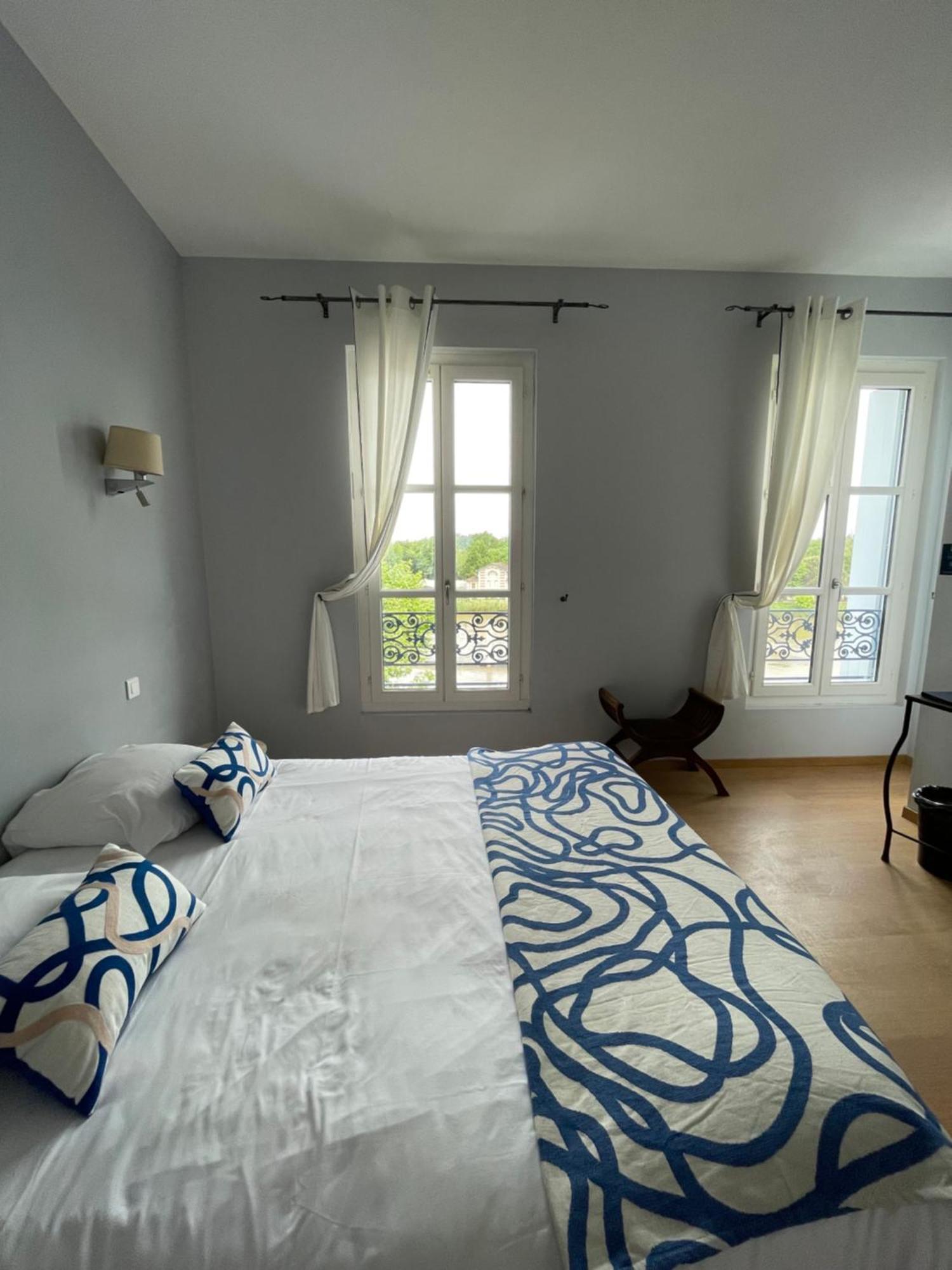 Logis Hotel De La Tour 利布尔讷 外观 照片