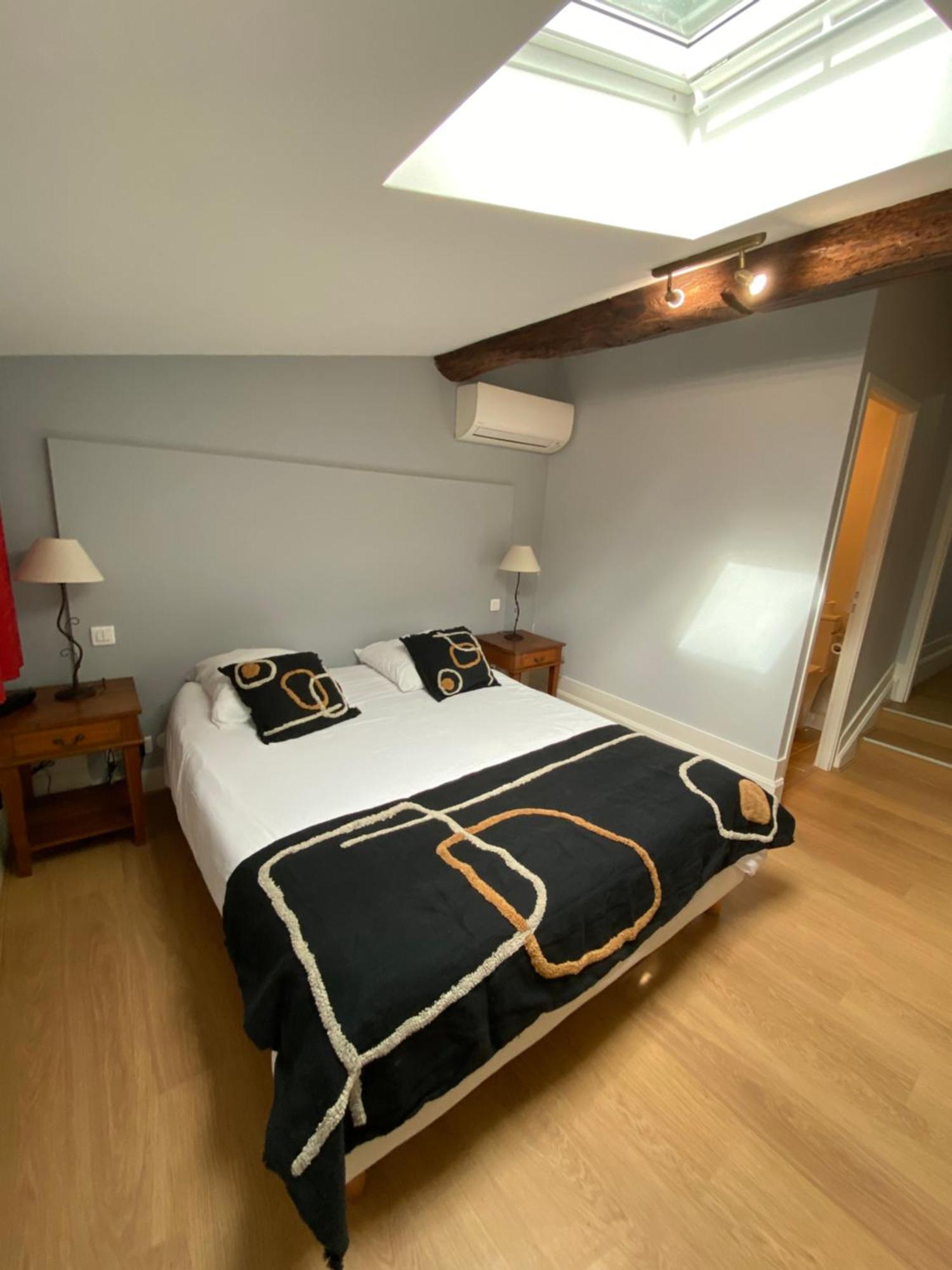 Logis Hotel De La Tour 利布尔讷 外观 照片
