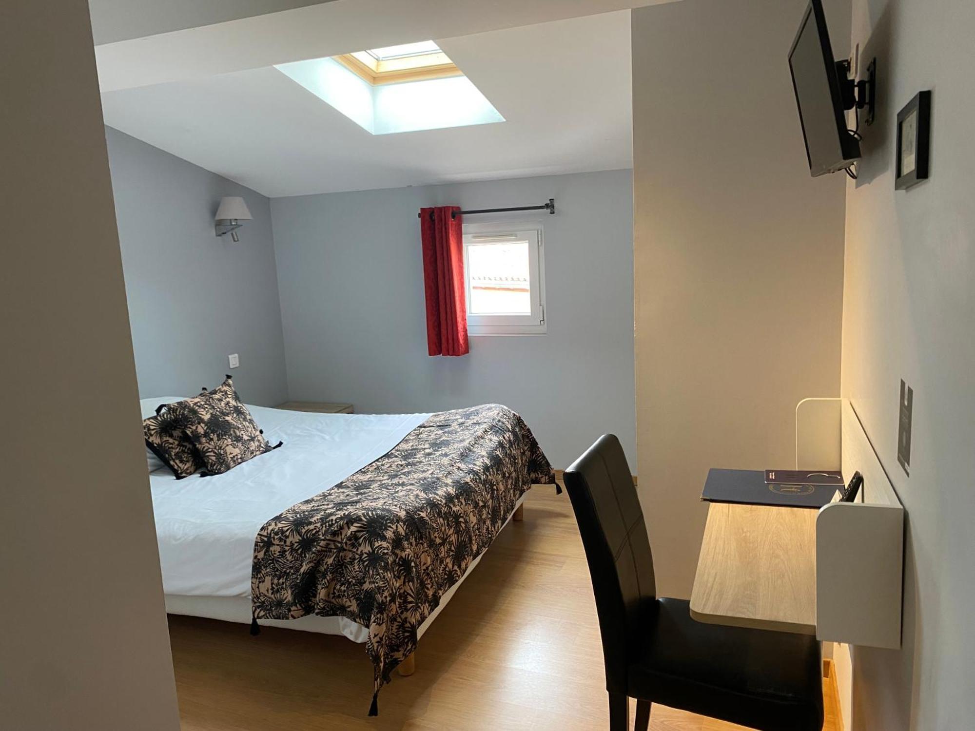 Logis Hotel De La Tour 利布尔讷 外观 照片